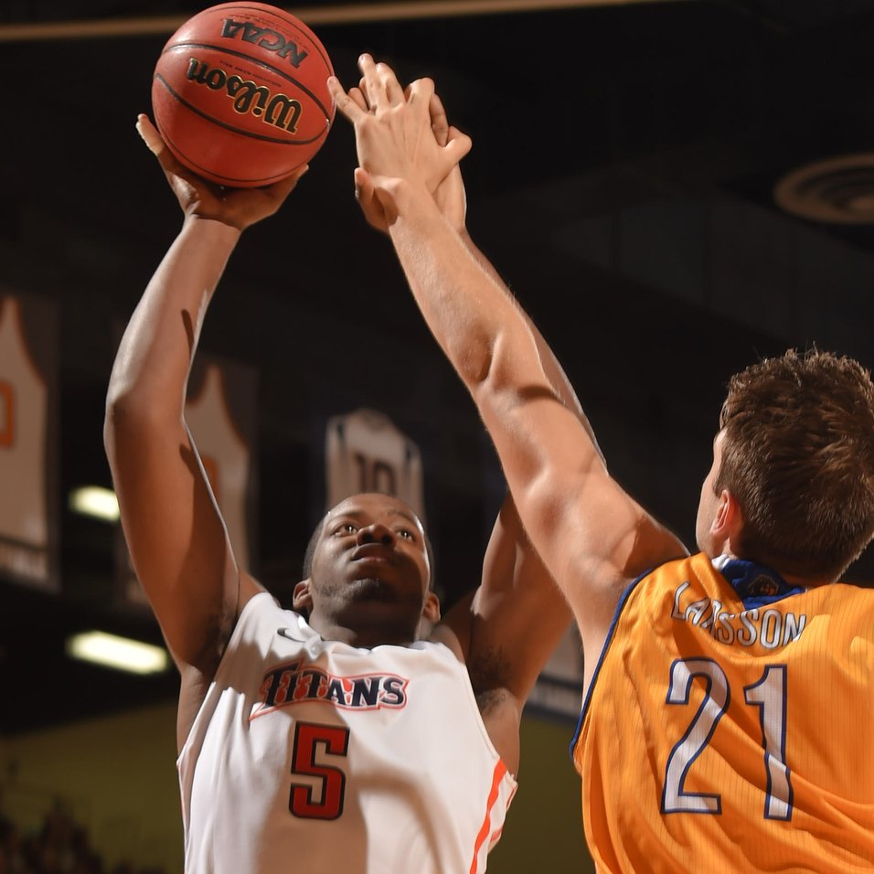 FullertonMBB's tweet photo. Back in action at 7 pm Wed. vs LBSU. Help us celebrate our seniors at Titan Gym. @csuf students get FREE entry. https://t.co/UBW77TYJ6H