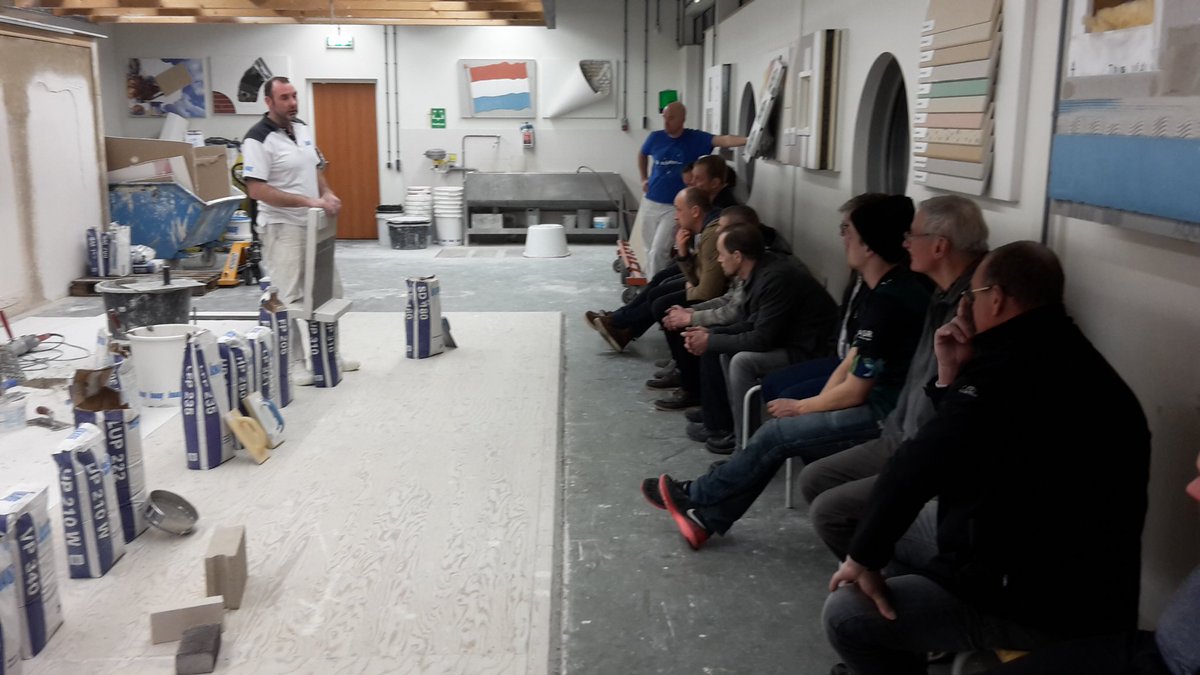 <a href="/Ed_KnaufNL/">Ed Velthuyzen</a> en <a href="/MarcelvanKommer/">Marcel van Kommer</a> hebben nog steeds alle aandacht in de praktijkruimte van de <a href="/KnaufNL/">Knauf NL</a> Akademie