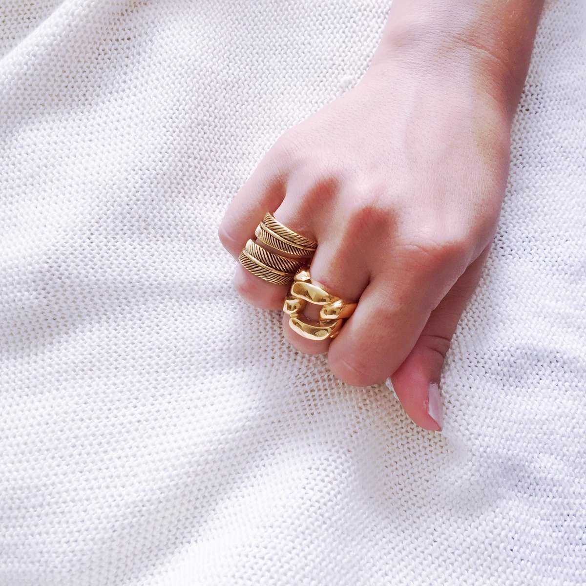 Marzo, ¡te esperábamos con ansias! • Encontrá los anillos CHAIN + PLUMA en mariarivolta.com • #AccesorizateMR