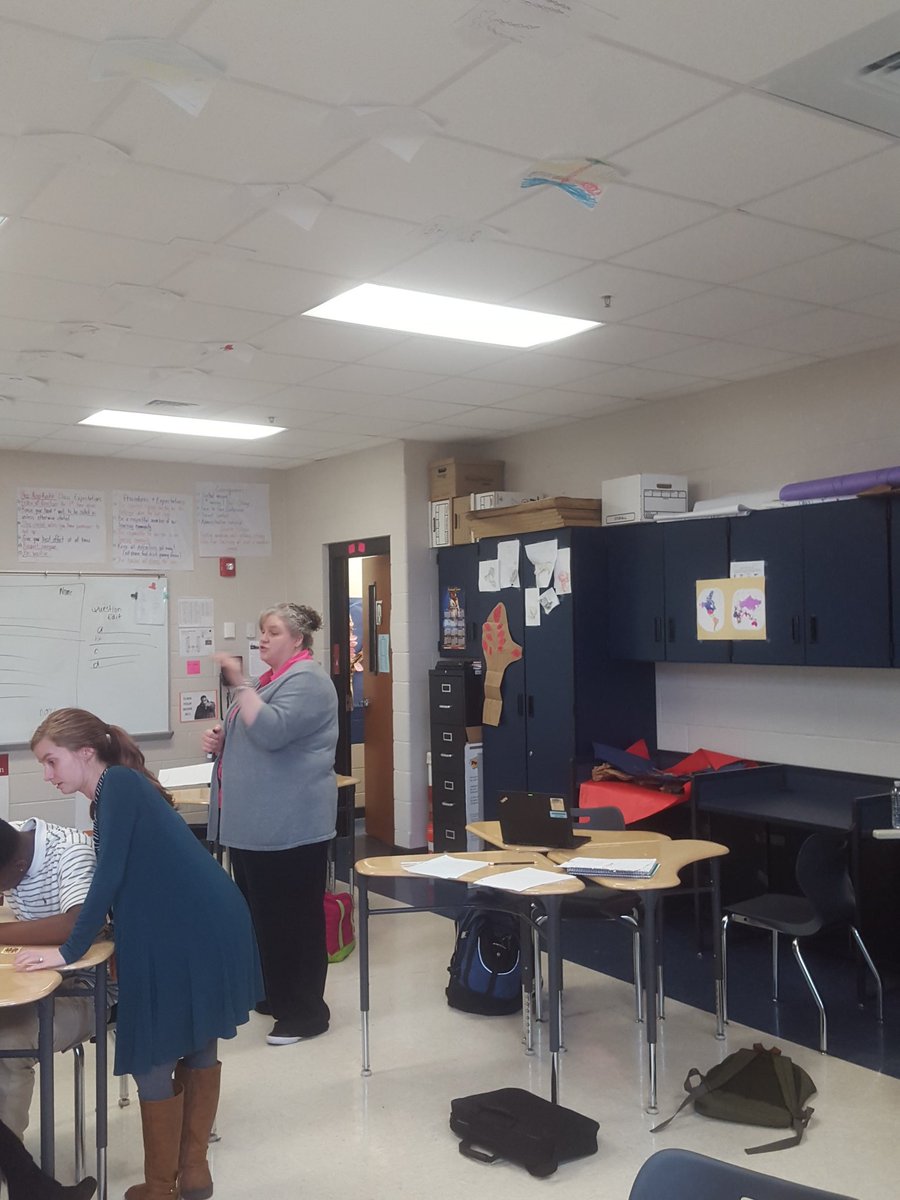 kitrisetorain's tweet photo. Stepping up the rigor and relevance while reviewing for benchmarks. #higherorderquestions @AnneJobe @MirandaEvans7 https://t.co/ofsqu7qZ00