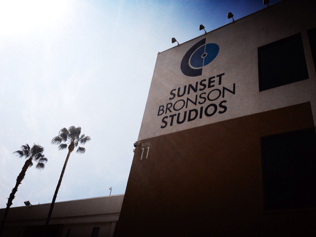 Rachael_Joy's tweet photo. studio visits are always fun! #sunsetbronson #hollywood #hollyweird #setlife #tvproduction https://t.co/vX91gzLviq