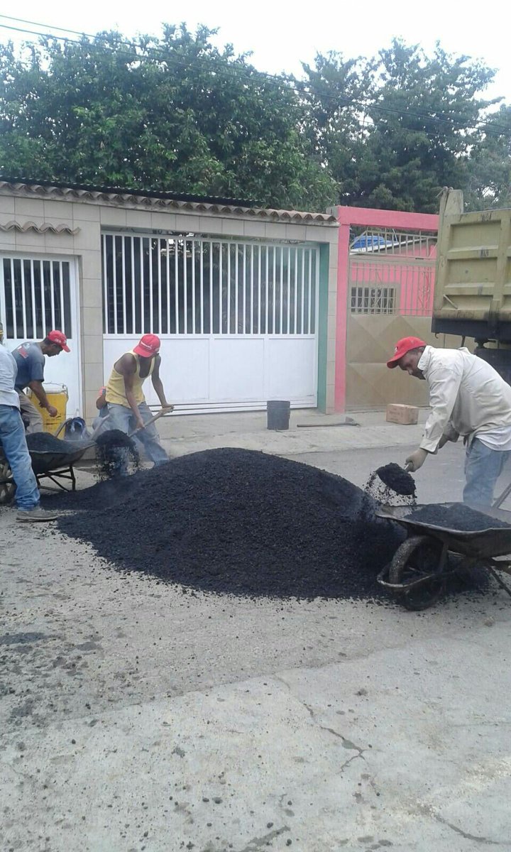 CarlosRTuy's tweet photo. #ASFALTADO | Plan de asfalto llegó a la parroquia Cartanal #SantaTeresaCambiaEnRevolución https://t.co/B00gtCFG6o