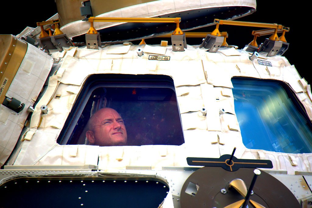 Space station crew land in Kazakhstan