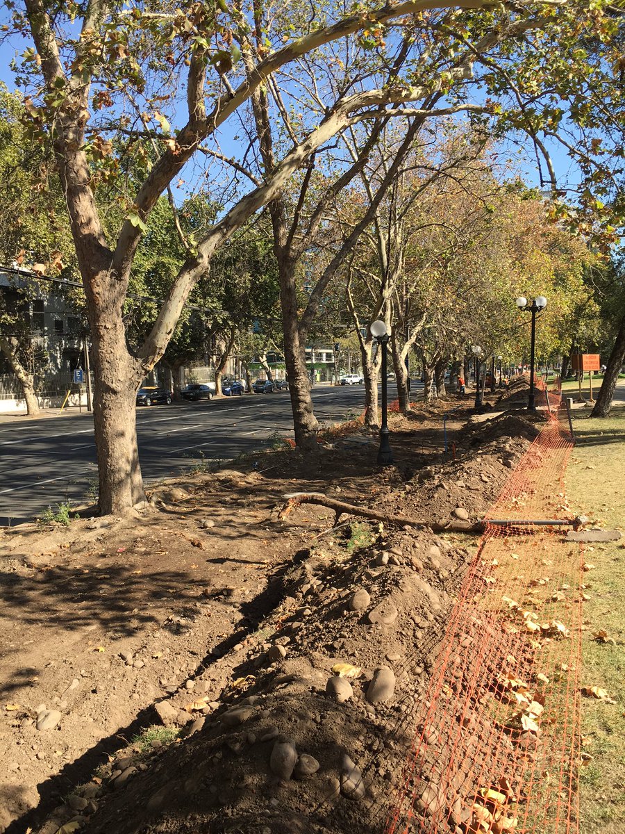 santiagoadicto's tweet photo. Algo que los ciclistas esperaban hace tiempo: empezó la pavimentación y ensanche de la ciclovía del Parque Uruguay. https://t.co/TyvLSqMecp