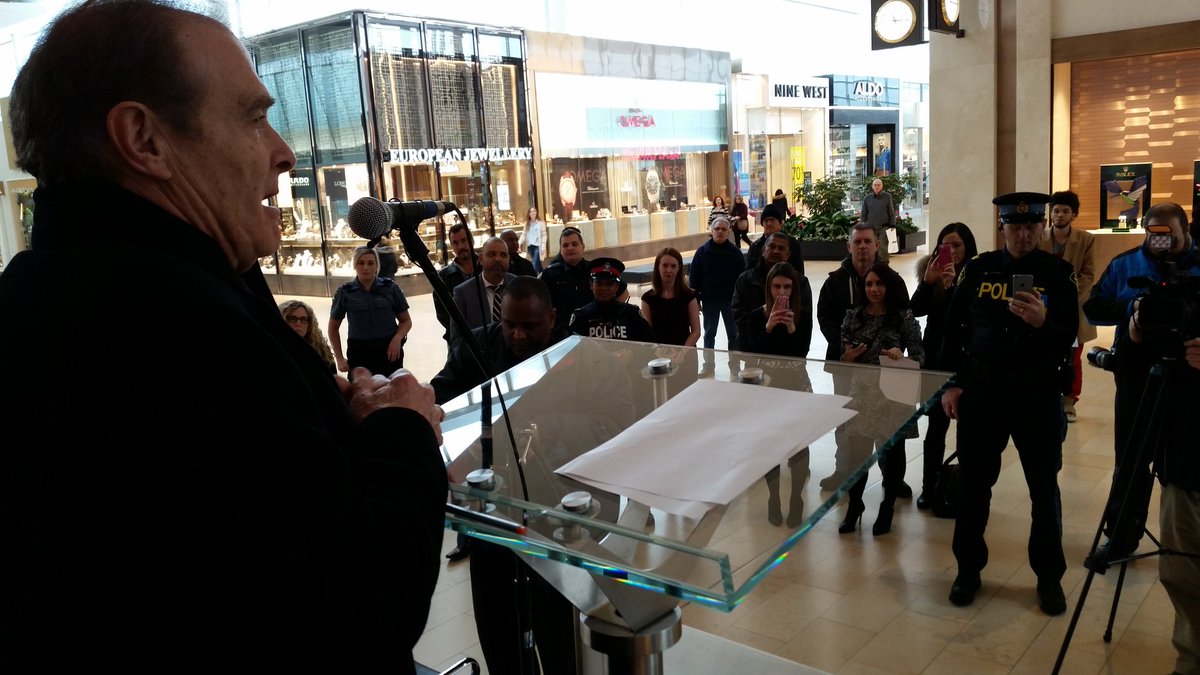 TPSChrisBoddy's tweet photo. Big thanks to @OPP_HSD for attending our @CopsForCancer launch. He's periscoping in this pic. #C4CTO https://t.co/PeNRZBeN3h