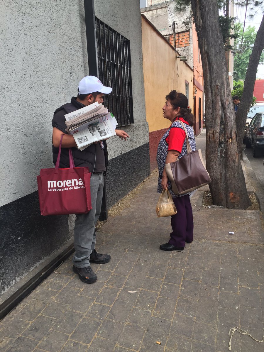 morenaenMH's tweet photo. Informando sobre #ReformaPoliticaDF  #morenaVa  en colonia pensil sur. https://t.co/CLf1eOnKwl