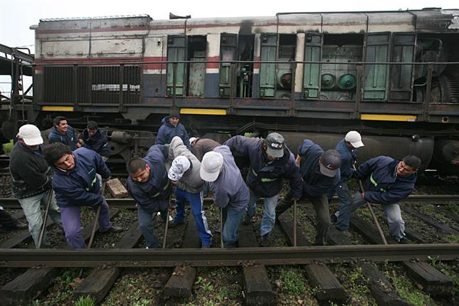 CEPEBA's tweet photo. 1 de Marzo - Saludamos a los trabajadores Ferroviarios en su día! https://t.co/PpyS2YgWIk