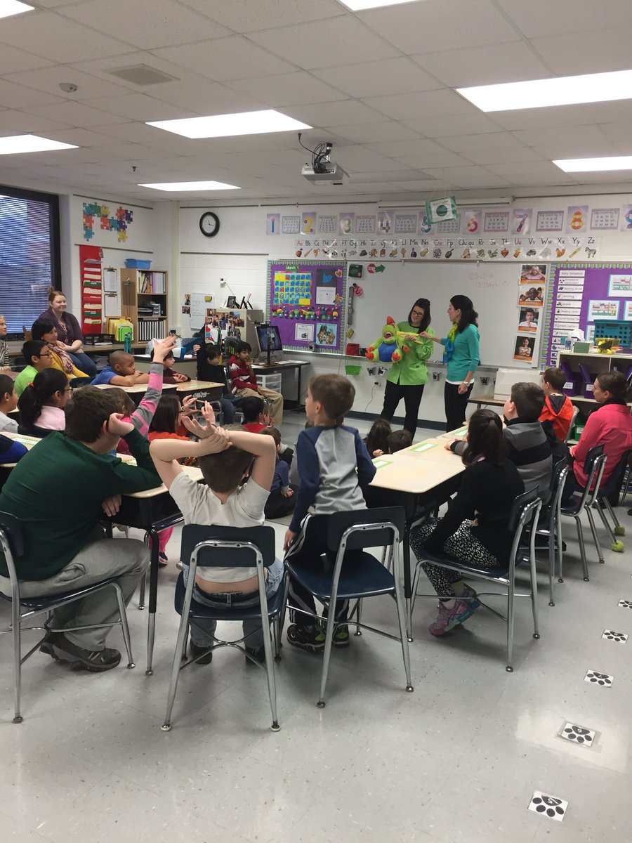 WindsorWildcats's tweet photo. Dental experts from the community demonstrating appropriate ways to brush teeth! Thnx for teaching today! @ahsd25 https://t.co/N5GM6r3eYS