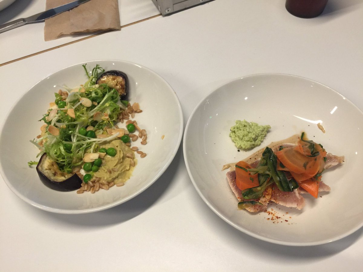 ArielBernstein's tweet photo. @TweetToEat Delicous Seared Tuna &amp; Hummus Salad #orderedseconds #yummyhealthy @soyaric @swap_dd https://t.co/70pJ7dsSAQ
