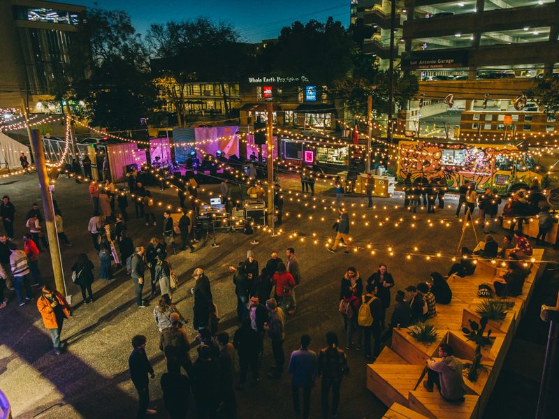 EaterAustin's tweet image. Find @EastSideKingATX, @LuckyLabATX, and @LoveLittleLucys on the Drag starting today  austin.eater.com/2016/2/22/1109…