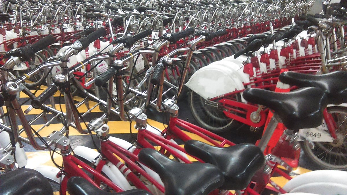 alelealv's tweet photo. Una @ecobici dura en taller mín 24hrs, máx 48, la reparación más común es desponchar llanta, ajustar cadena y frenos https://t.co/tVvTSHpqBY