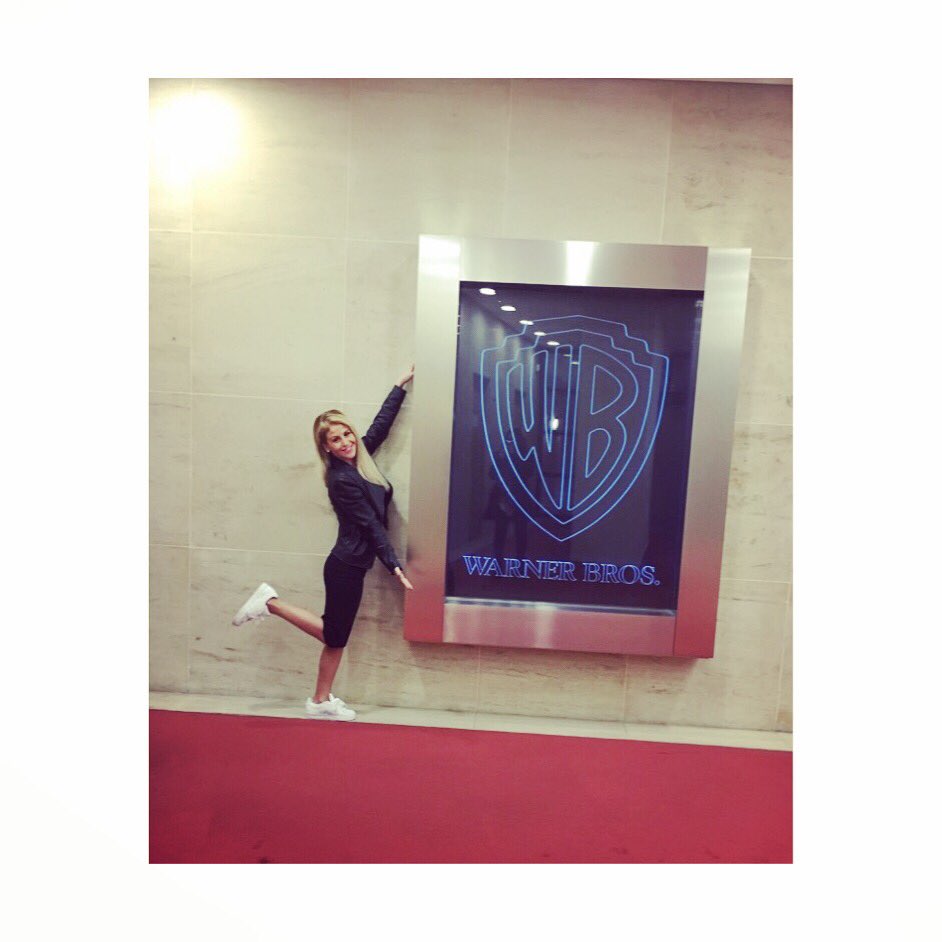 OfficielSabrina's tweet photo. 😍😍😍🎬🎬🎬 #Warner #warnerstudio #neuillysurseine https://t.co/2QeZmytTk7