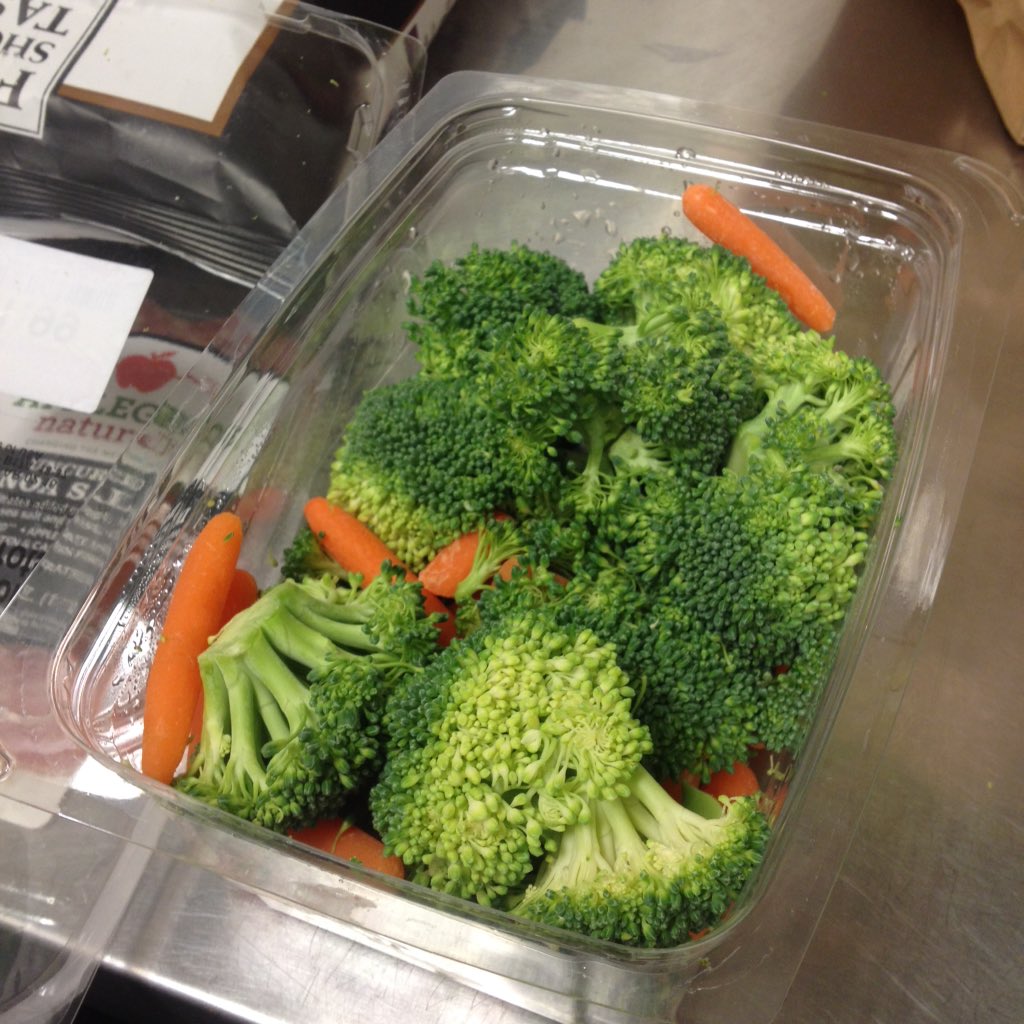 ourshieldmaiden's tweet photo. Lunch selfie. ❤️ I am a rabbit. #mylife #veggiesaremyfavorite #callmepopeye https://t.co/wR0nkxYioY