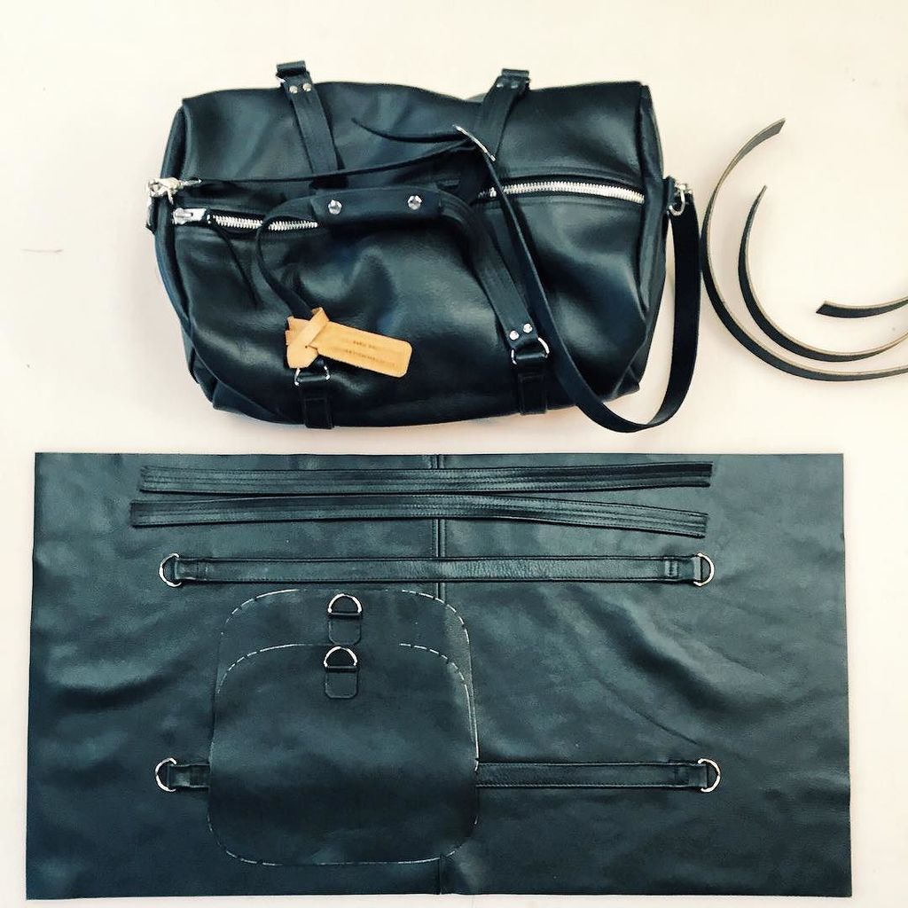 vacancyhallyeg's tweet photo. Progress shot of the "Weekend Warrior" duffle from @closleather!

#closgeneral #leatherbag… https://t.co/8crvLiHHJK https://t.co/79HW9gdX1A
