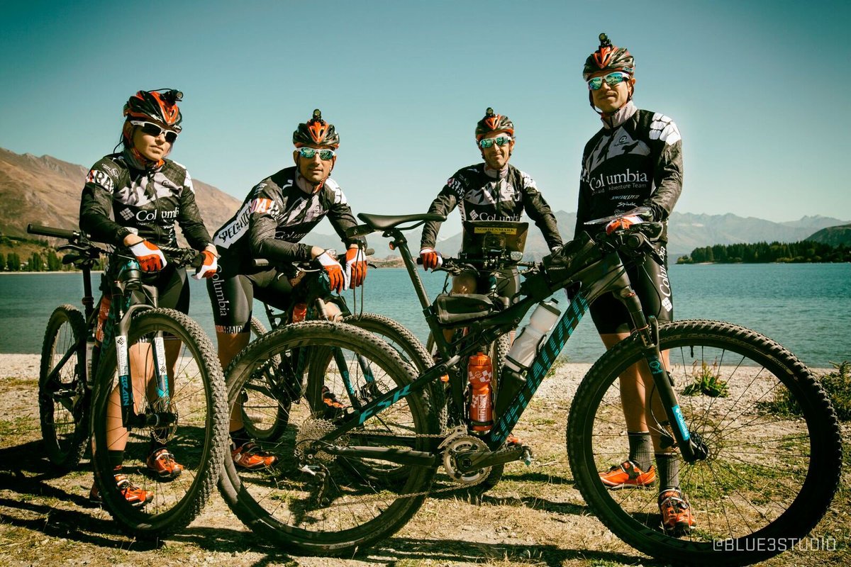 LightandMotion_'s tweet photo. Posing with their Stella 500 lights is @vidaraid we love sponsoring such hard workings athletes like this team! https://t.co/qLwLACyhG0