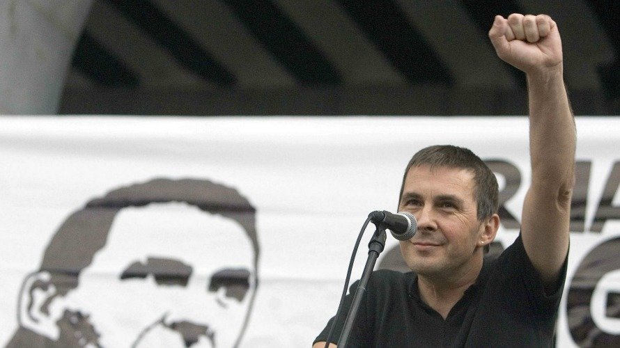 valle_loko's tweet photo. Cuando vas montado en un autobús imaginario https://t.co/ZwOcJCTstz