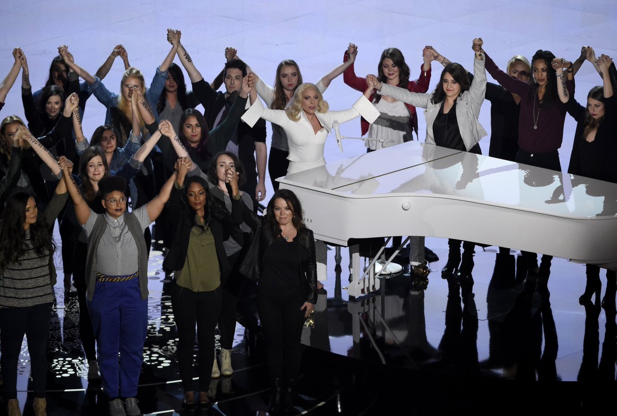 ItsOnUs's tweet photo. A amazing moment for survivors everywhere. Take the #ItsOnUs pledge to support survivors: https://t.co/n18cRwN3k3. https://t.co/AWwbVIhSMH