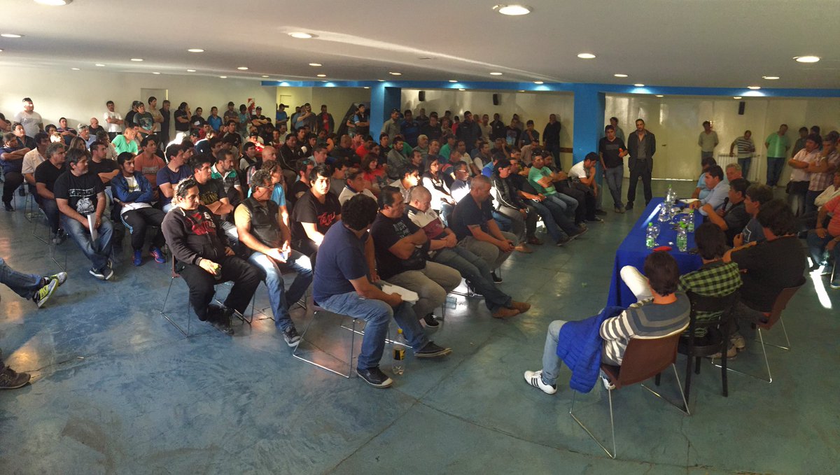 wallycalde's tweet photo. Plenario de delegados del Sindicato de Petroleros #Chubut El sec Gral Jorge Avila informa las acciones ante empresas https://t.co/FPJmI7pRXy