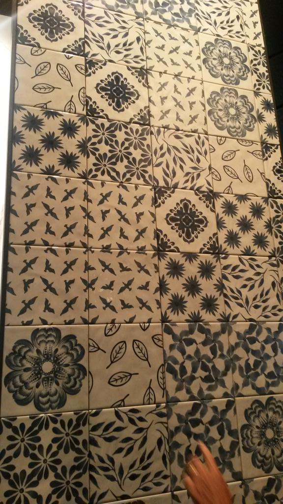 AletvdM's tweet photo. Loving the @DecortilesBR stand at #EXPOREVESTIR - fun layout &amp; photo props... and beautiful tiles! https://t.co/dmikq8WJCd