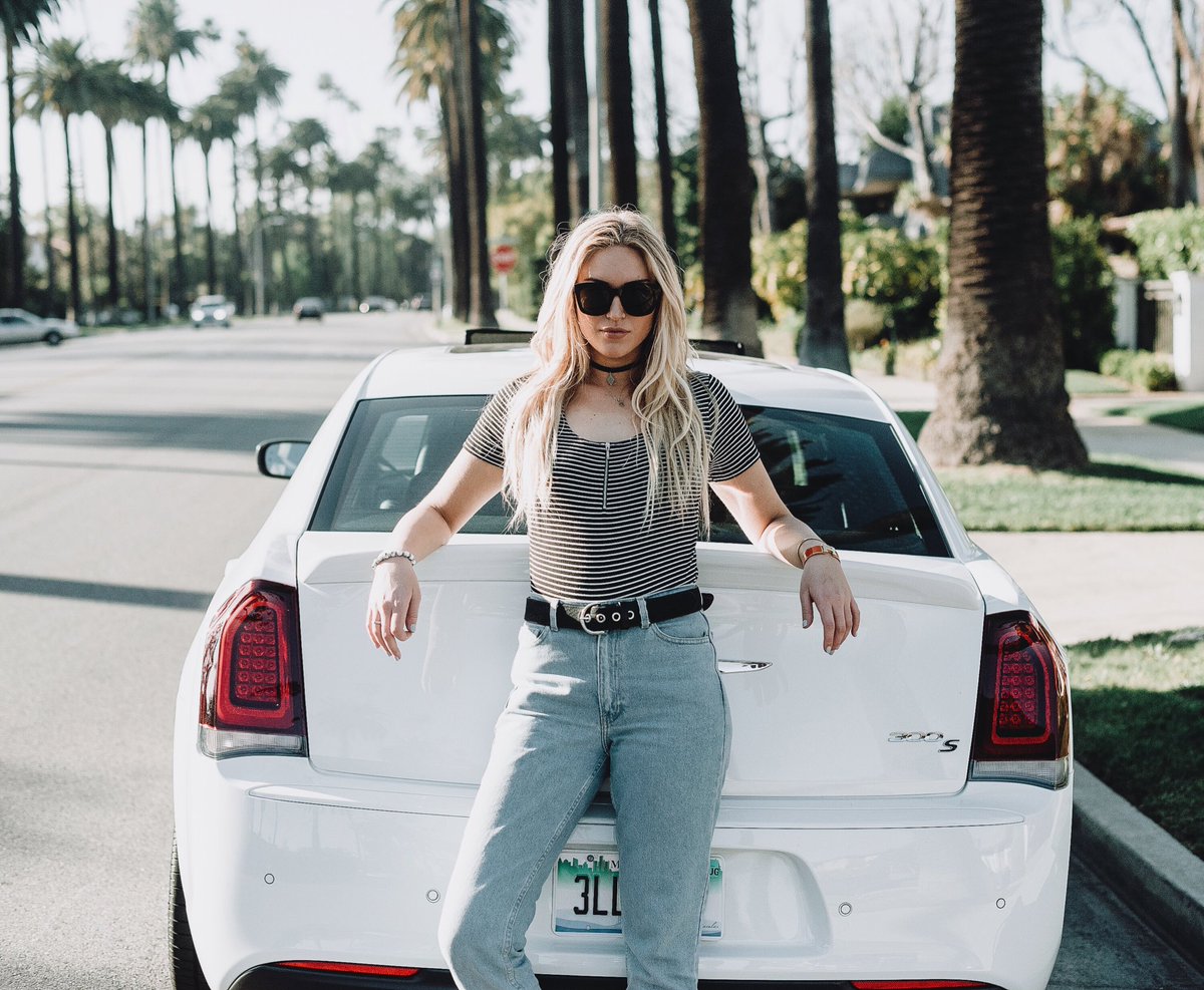 julesonthedaily's tweet photo. Ridin' with @Chrysler #ChryslerVF last week #Chrysler ๐๐ผ https://t.co/6hP8sqlcQX