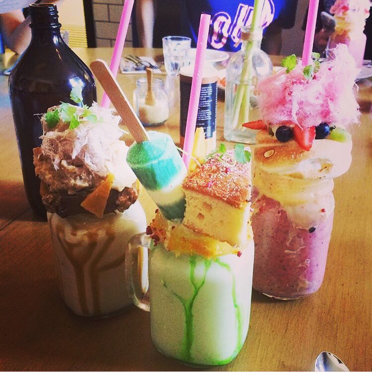 NaughtyBoyCafe's tweet photo. Lime splice #instashake with citrus cake, lemon curd &amp; white chocolate mousse!@NaughtyBoyCafe https://t.co/BLGK6sozAm