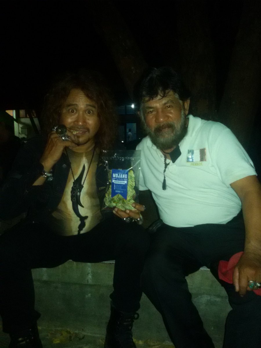 mojang_tas6's tweet photo. Nunggu syuting ngemilnya @mojang_tas6 ttap sehat gk bikin gemuk, #TKSTASIK #TKSJABAR @DisnakertransJB @KemnakerRI https://t.co/RzZ1f4729a
