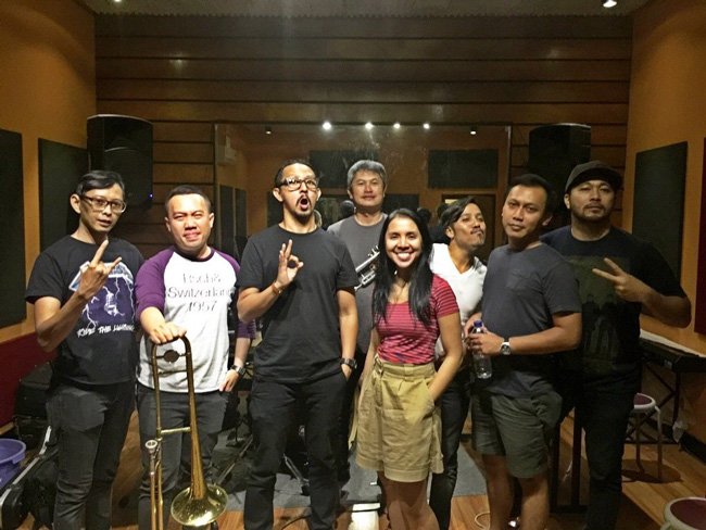 Rencana kolaborasi Mocca dengan vokalis Burgerkill di #JJF2016 bit.ly/24yomCm