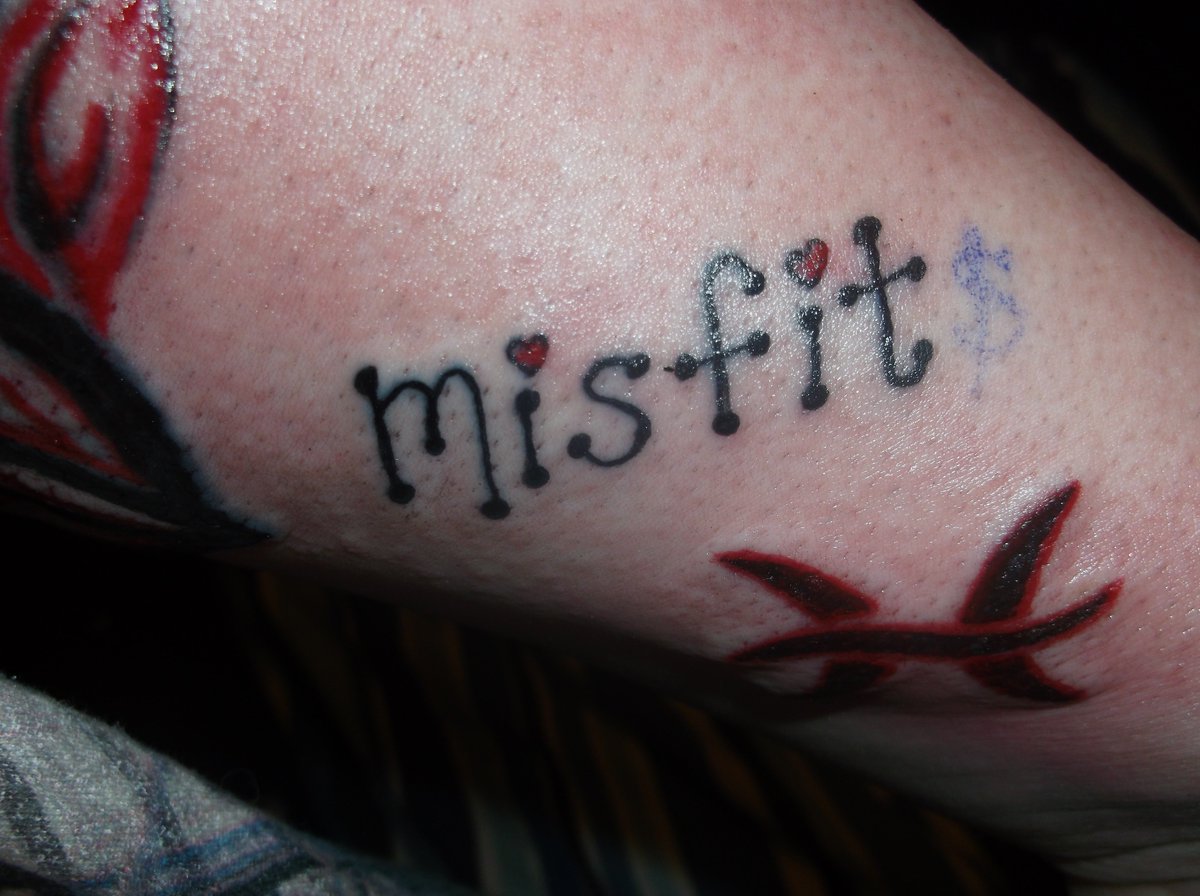 ukboy6669992302's tweet photo. So a year ago today #MARCH2ND i got this #MISFIT #MISFITFOREVER @MickeyTOfficial https://t.co/B9gtCmylI8