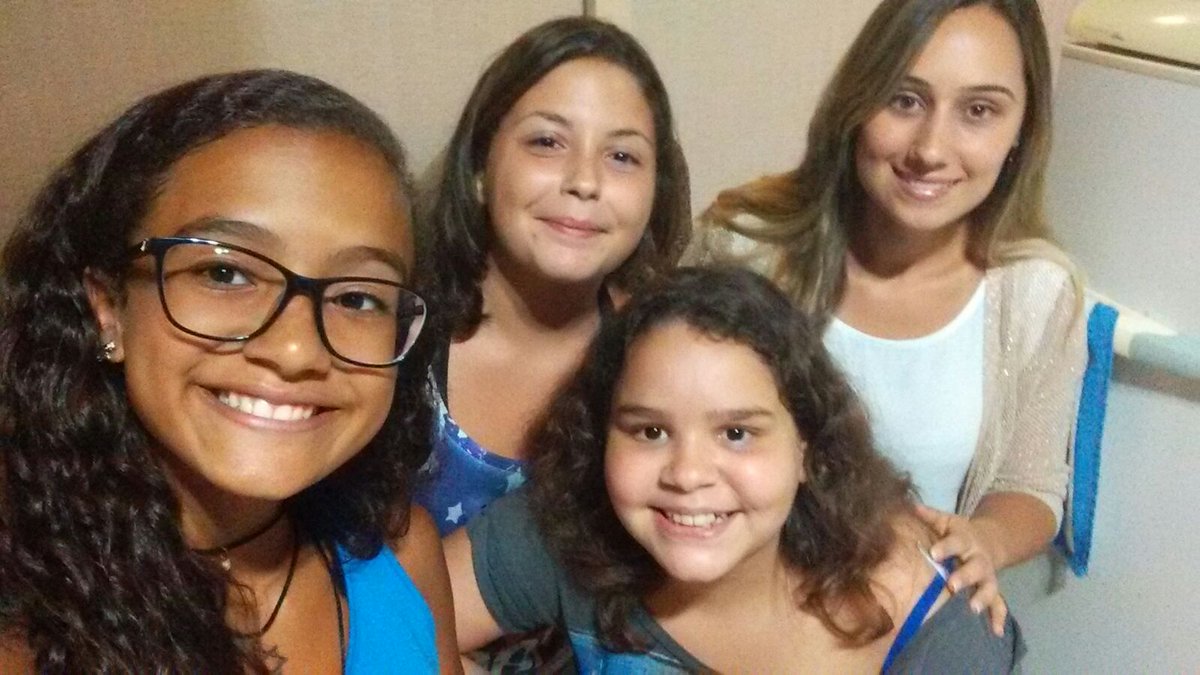 JeovanaLadeira's tweet photo. Célula Teens Família lugar de Paz
@Caroldoze @MIR_Macae https://t.co/bNFzbeZrZL