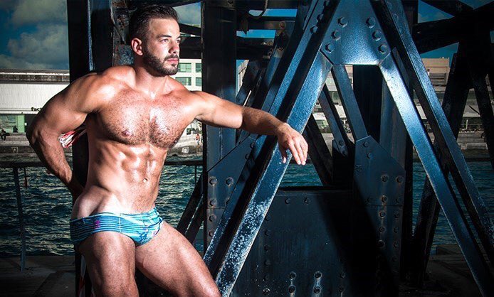 ComDesparza's tweet photo. “@_cockring: #BeardsNTattsTuesday #HorNFurryHunks #HotNScruff https://t.co/VOmdOk7ViM” #esteasi