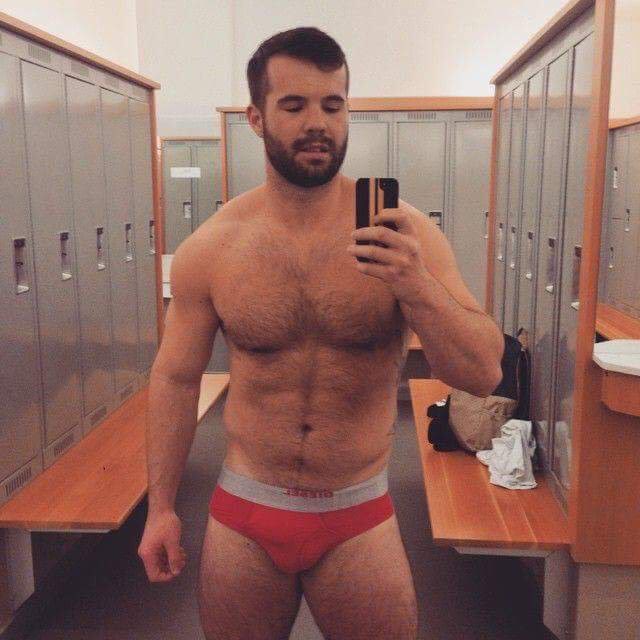 ComDesparza's tweet photo. “@_cockring: #BeardsNTattsTuesday #HorNFurryHunks #HotNScruff https://t.co/kXnuYowpTJ” #esteasi y se me pone baboso