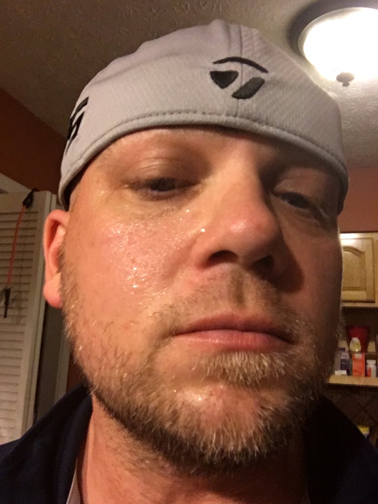 jeffjuddmusic's tweet photo. @Luckychick121 ha! A lil #facialcleanse #natural pineapple! Lol! Everytime i eat it! this aint sweat! https://t.co/F7iSNbLyf7