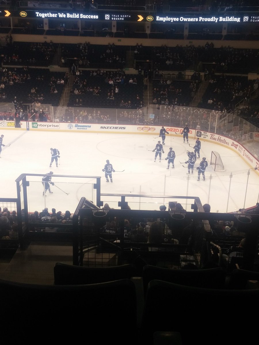 CJ_RED3's tweet photo. Jets game today! #GoJetsGo #WheelsOnIce https://t.co/p9yN3raZwU
