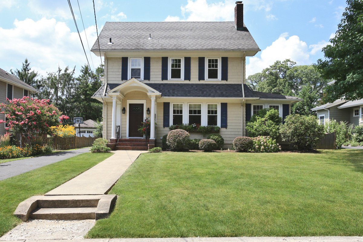 kimhaleyteam's tweet photo. Looking,but haven't found the perfect house?Here it is~$659k from #209Central.Reach out today for your #SneakPeek! https://t.co/Q4m84QaK48