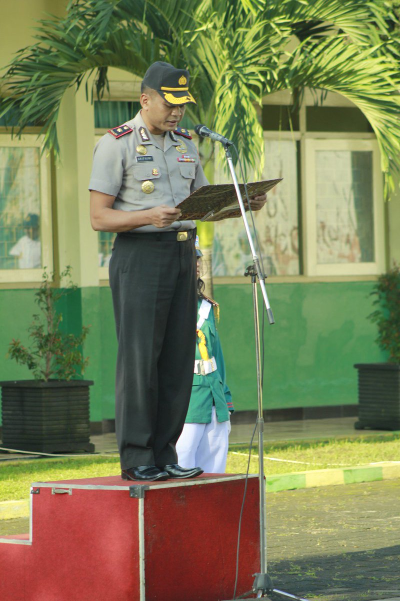 smetarigala's tweet photo. Bekerjasama dengan Kepolisian untuk memberi pencerahan terhadap Generasi Penerus Bangsa https://t.co/3qomofmYBV https://t.co/p8MAUJ2gG1