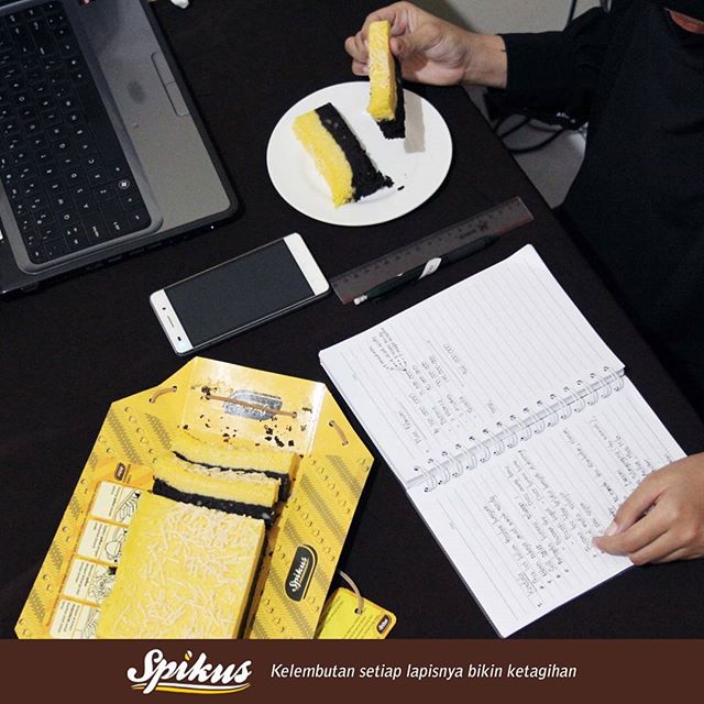 Biar ngantornya nggak bosen, nyepikus dulu aja deh kakak!