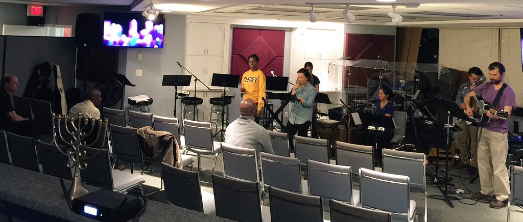 nova_hop's tweet photo. Gathering tonight to intercede for the region. The Lord who hears and answers, thank you for your presence #tnpm https://t.co/bGdYwj7uR5