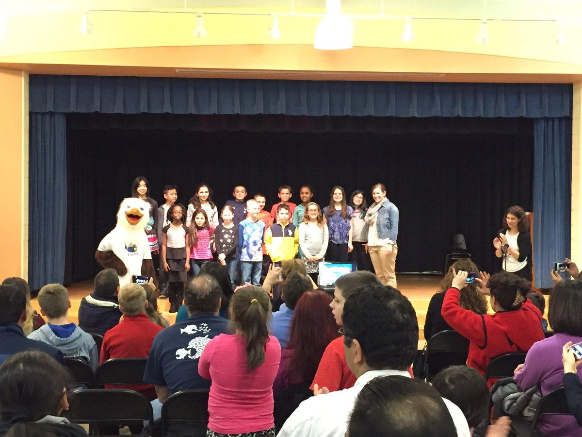 moovinwithMJ's tweet photo. celebrating our student volunteers 👏 #sga #buddyreaders #greenteam #bullyblockers #ambassadors https://t.co/IzjnQs6KuK
