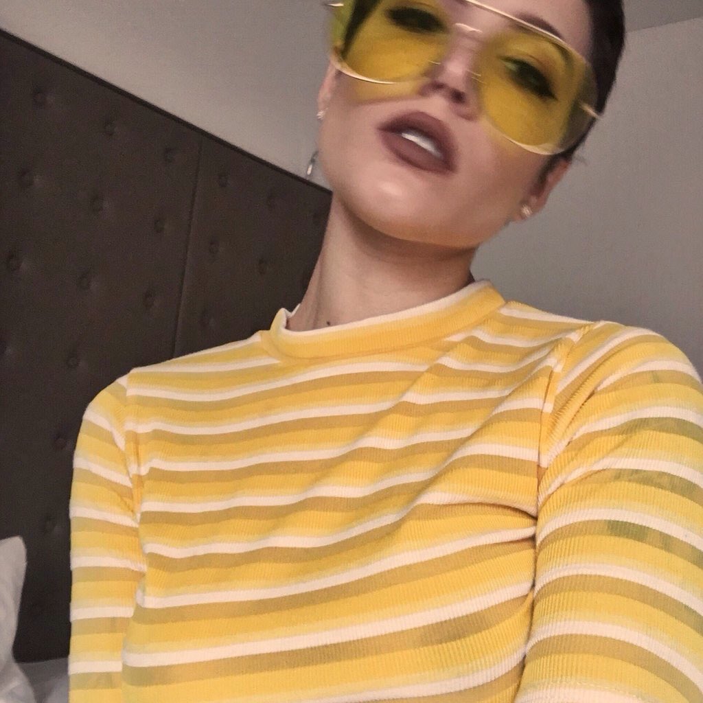 saccush's tweet photo. senhor fiquei sabendo que a sua cor preferida é amarelo https://t.co/eNat0xK8oA