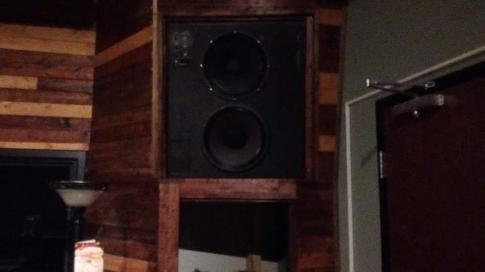 NdependentSoul's tweet photo. More pictures from the studio. https://t.co/nchENFrlGb