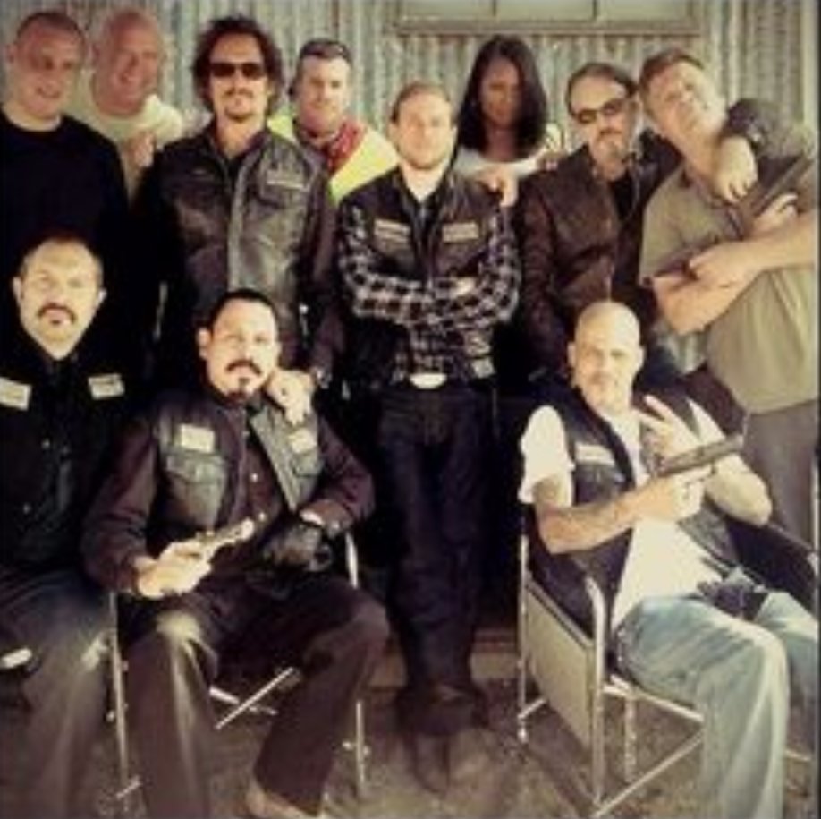 BrownfieldCindy's tweet photo. @tizianapittalug @SOACALIFORNIAA @davidlabrava @shiree_64 @black_mamba_06 @ForeverHunnam 
@jimmymillere @BaBy_J_55 https://t.co/ZEw7CRSPeD