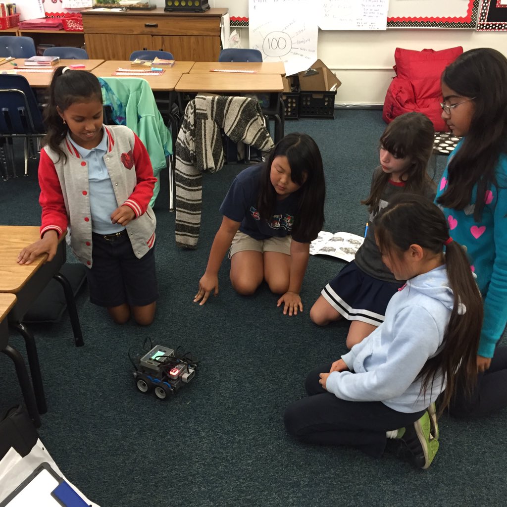 StallerDevra's tweet photo. We have movement!  #robot fun https://t.co/dYdkihVU2h