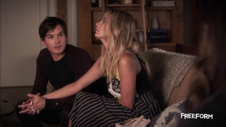 Pll_fandom_'s tweet photo. Looks as if #Haleb are back next week! 👫❤️ But spencer doesn't look too happy about it?😕 #PrettyLittleLiars https://t.co/sVSF51tg9T