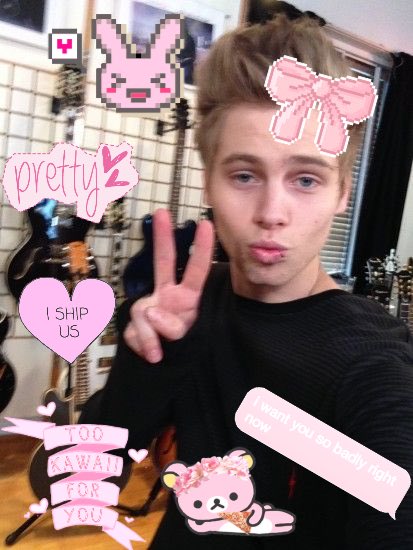 Hiii!! My name is casey! And I like the color pink!🎀 Me lookie for friends!!☺️💞 So RT for me!! xx💕😌