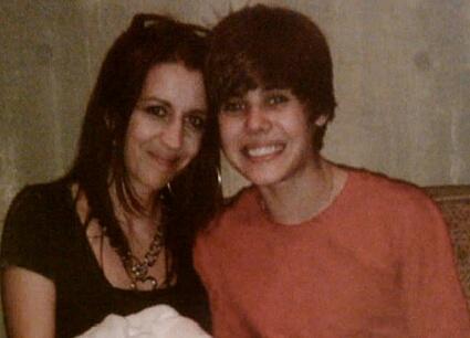 Camily_BieberS2's tweet photo. #22JB
Pattie é justin Que Fofos. 
Pattie ainda deu os parabéns pro justin pelo twitter!!
#HappyBirthdayJustinBieber https://t.co/7FkjQcVNpD