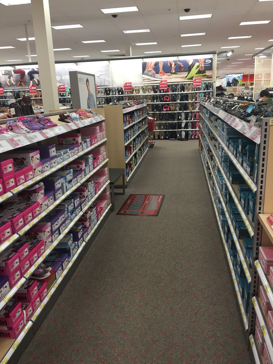 Jharp019target's tweet photo. Shoes are looking nice #2119 #414 #inventoryprep @Crawdaddy247 @HeyPeterManEC @rickd0055 @cbozzly @Coach_Laird https://t.co/V0jFiR4QKk