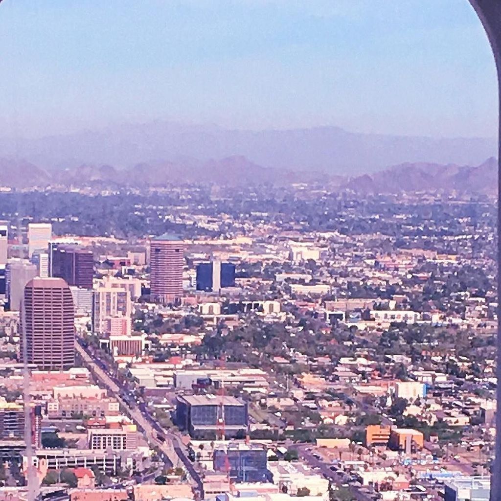 kidsareatrip's tweet photo. Coming in for a landing in Phoenix. Nothing like flying into sunshine! #sunshine #fromabov… https://t.co/olTXXUKhgW https://t.co/Ur2NO2DaOn