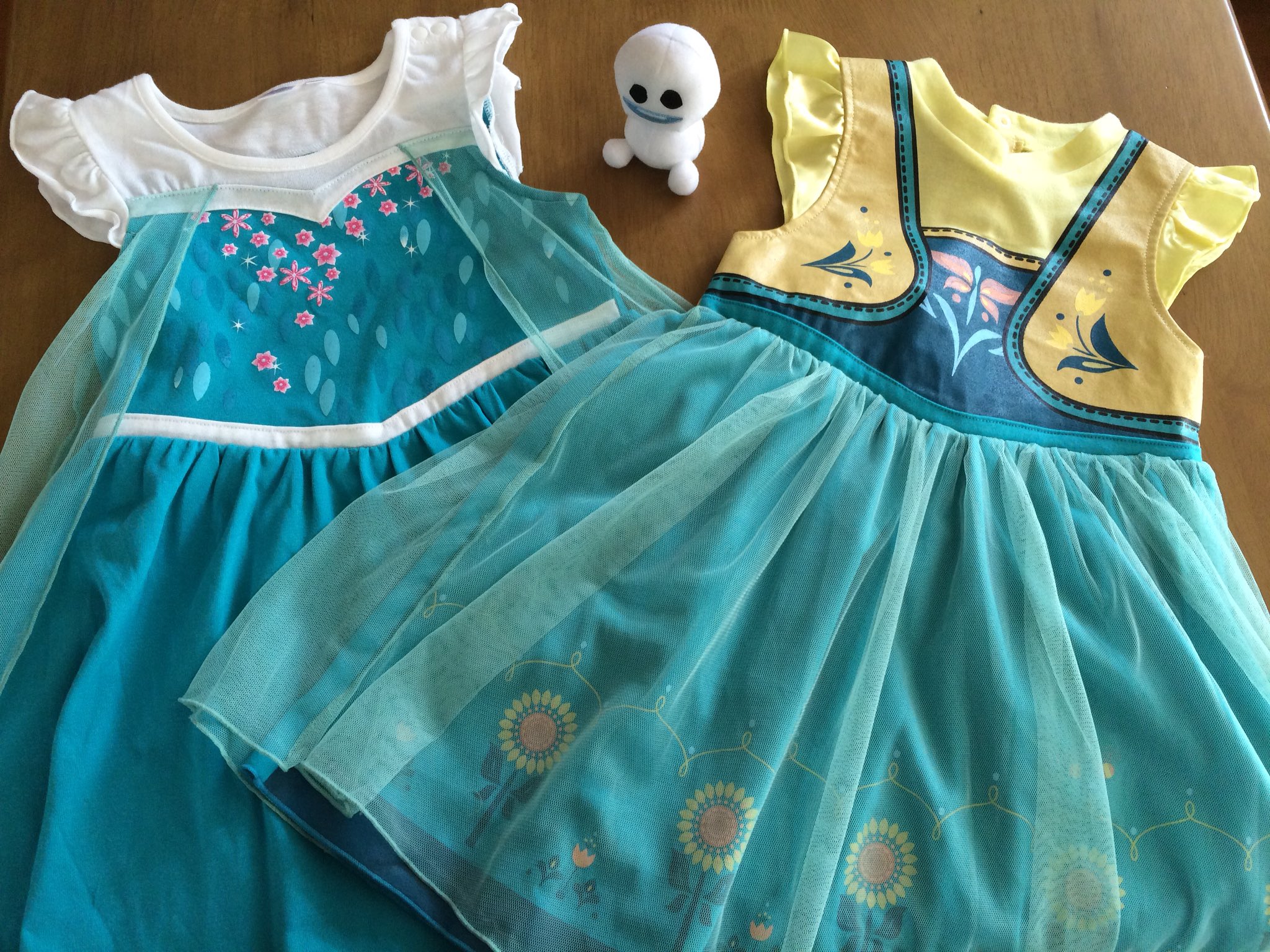 かおりんご 今日発売のしまむらのディズニーなりきりワンピース買えた アナとエルサ可愛い 1枚1900円で他にも 白雪姫とアリスとアリエルがありました しまむら アナと雪の女王 T Co Zpgsrgazh6 Twitter