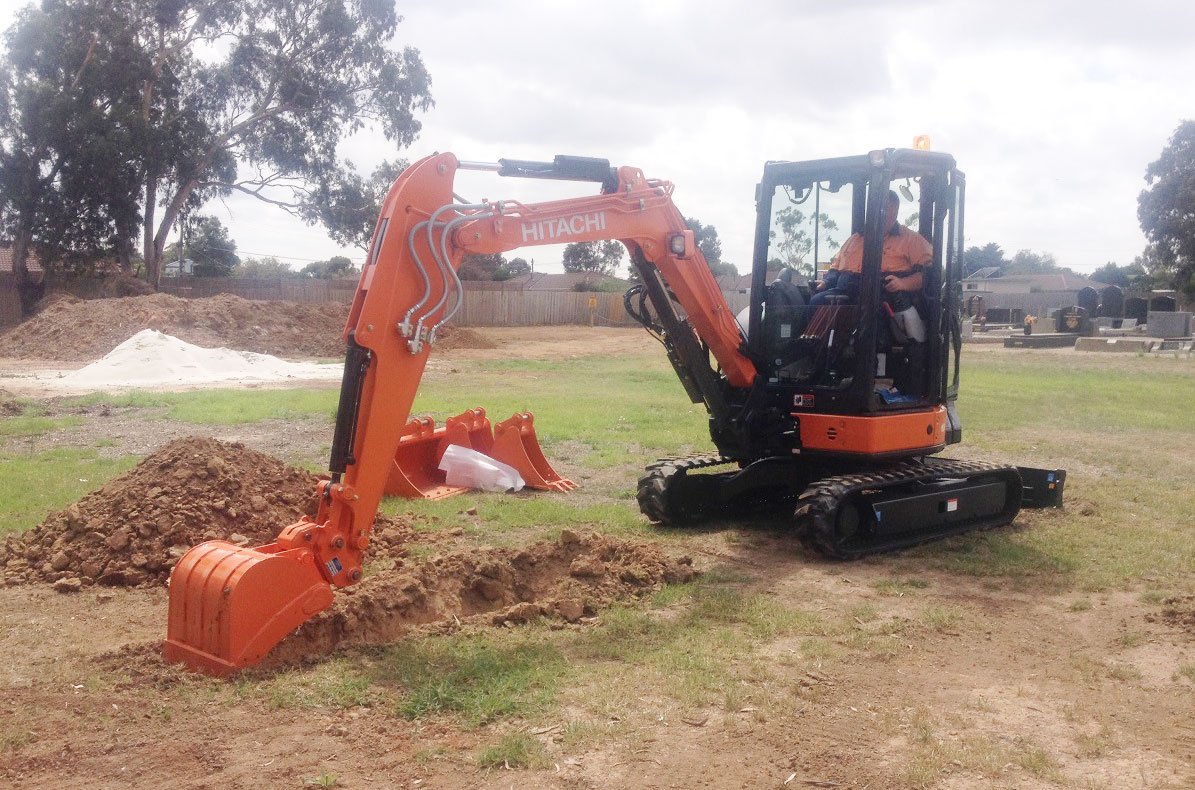 HitachiCMAU's tweet image. #HitachiMini demo day at the Greater Metropolitan Cemeteries Trust with the #Zaxis38 performing extremely well