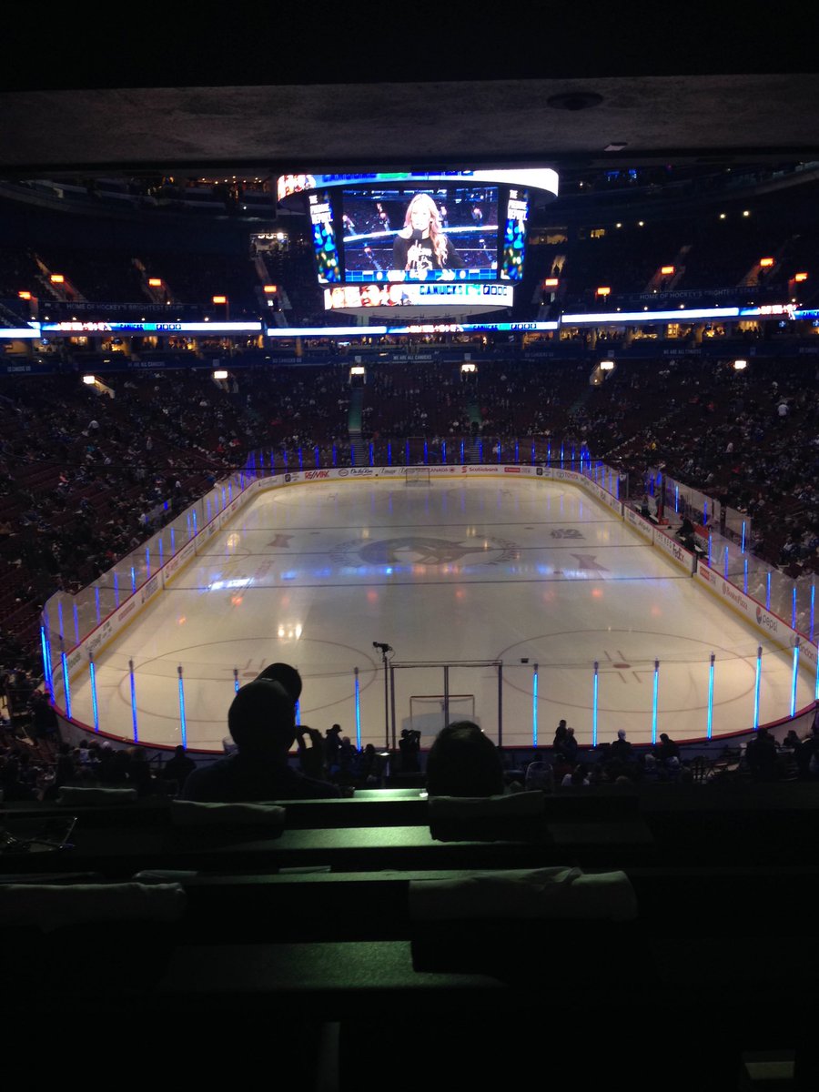 ChefLevesque's tweet photo. Getting ready to check the game from the big boy box, before doing a mid game ice level interview. #Canucks https://t.co/1kUr7FqmpV
